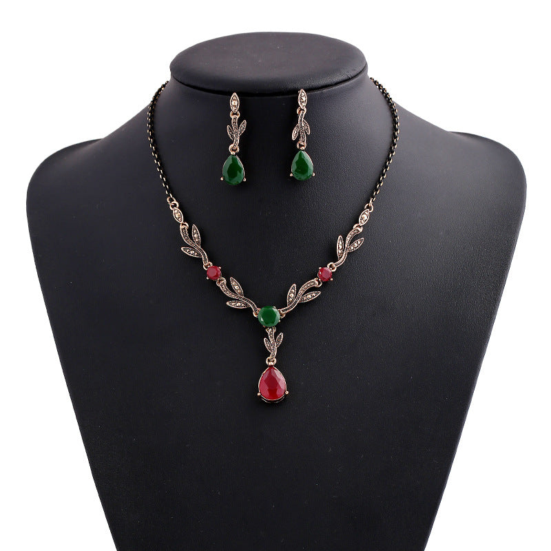 Collar con colgante de gema de resina con forma de hoja y gota de agua