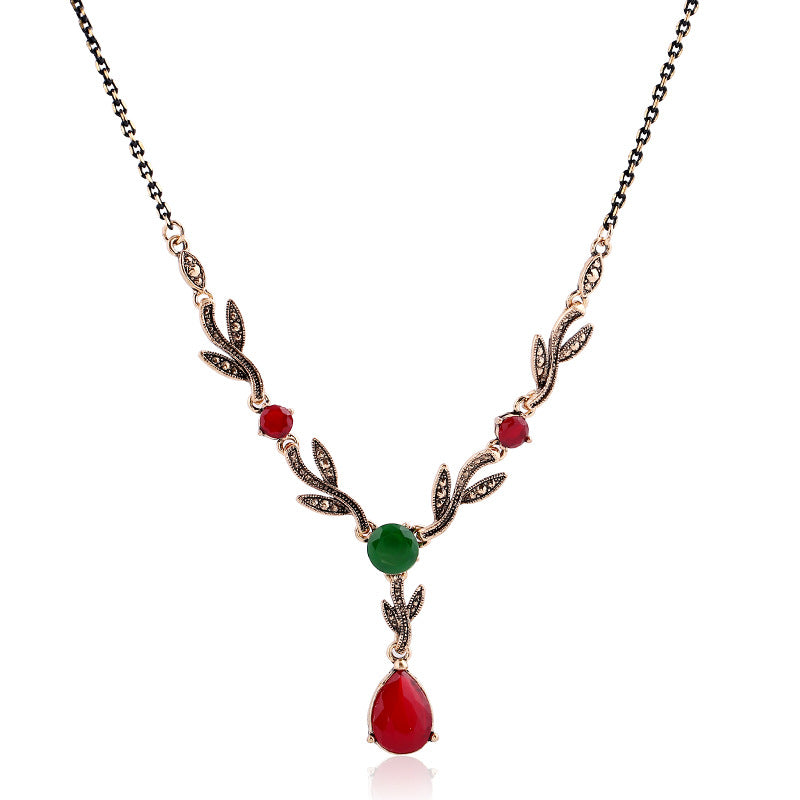 Collar con colgante de gema de resina con forma de hoja y gota de agua