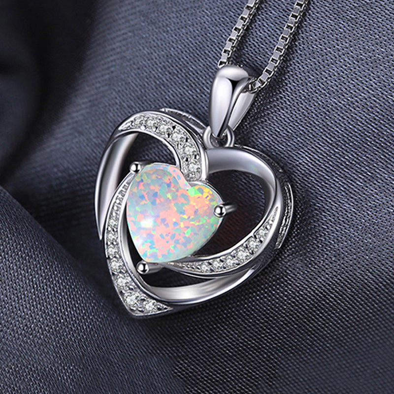 Herzförmiger Anhänger aus synthetischem Opal