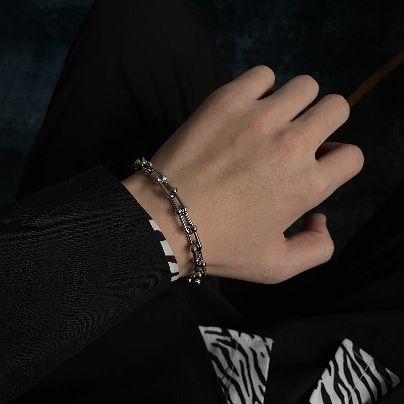 Minimalistischer Herrenarmband mit Hufeisenkette