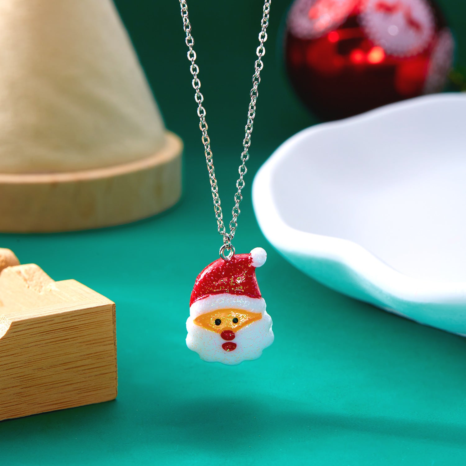 Niedliche Cartoon-Harz-Halskette Weihnachten Schneemann Weihnachtsmann-Anhänger Schlüsselbeinkette Für Damen Schmuck