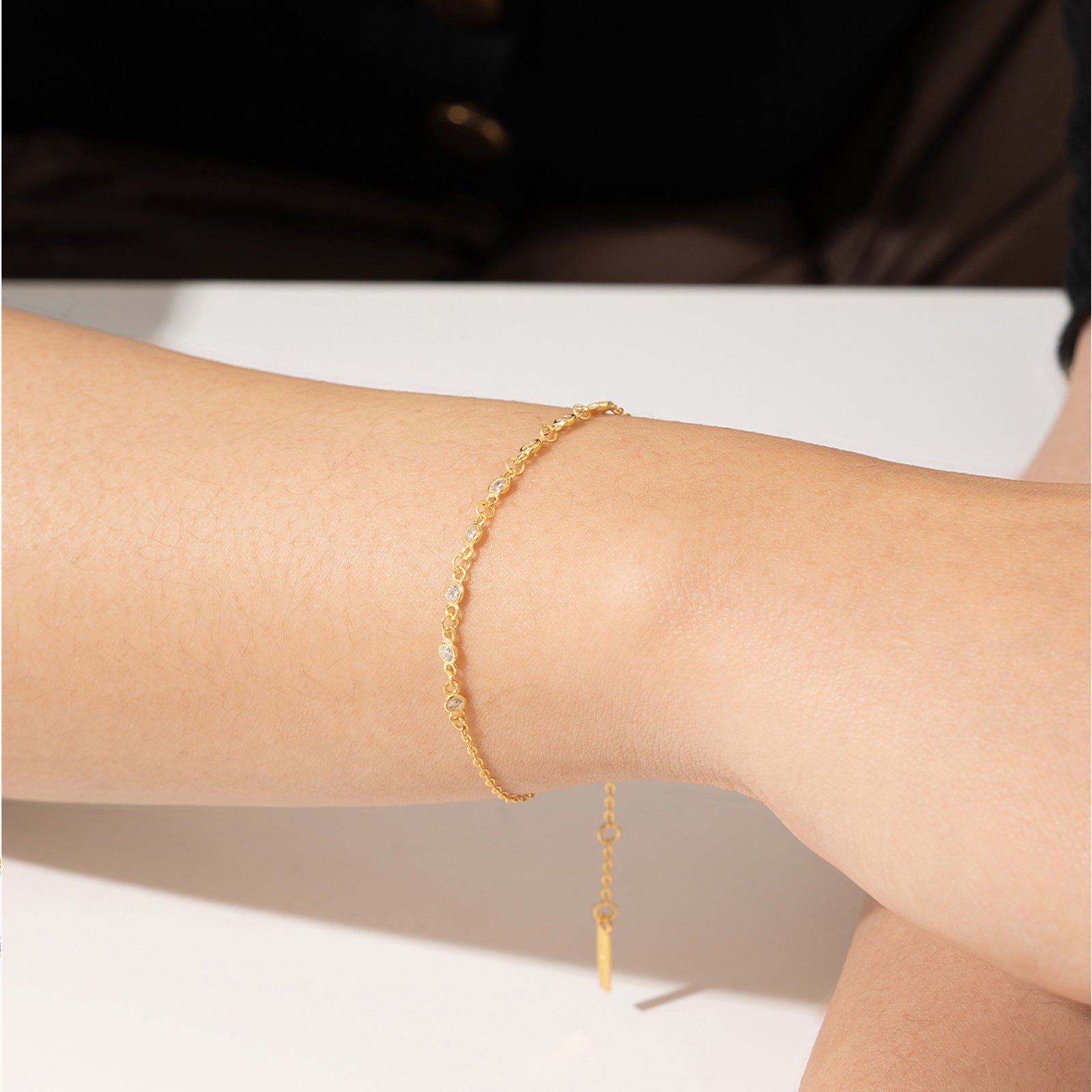 Pulsera de diamantes ligera, lujosa y sencilla