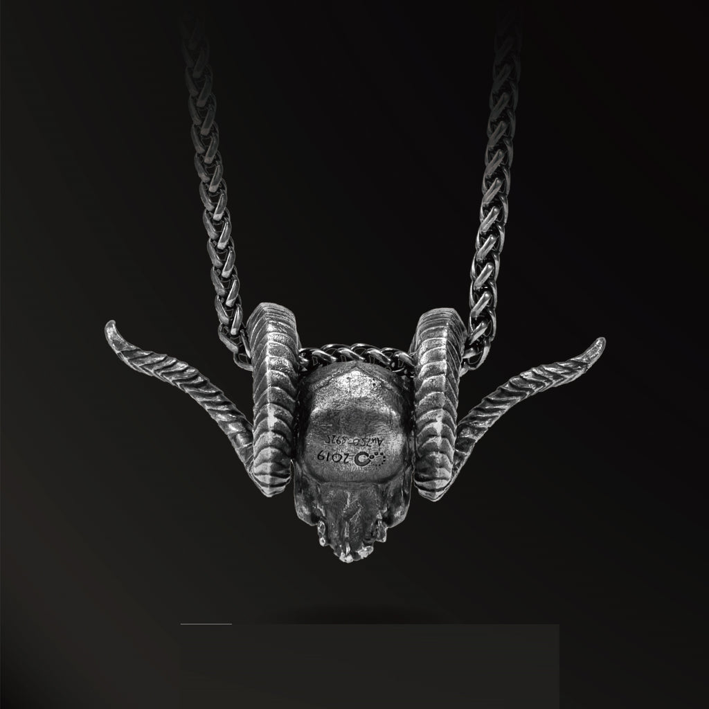 Collar punk de plata 925 antiguo con colgante incrustado de oro de 18k