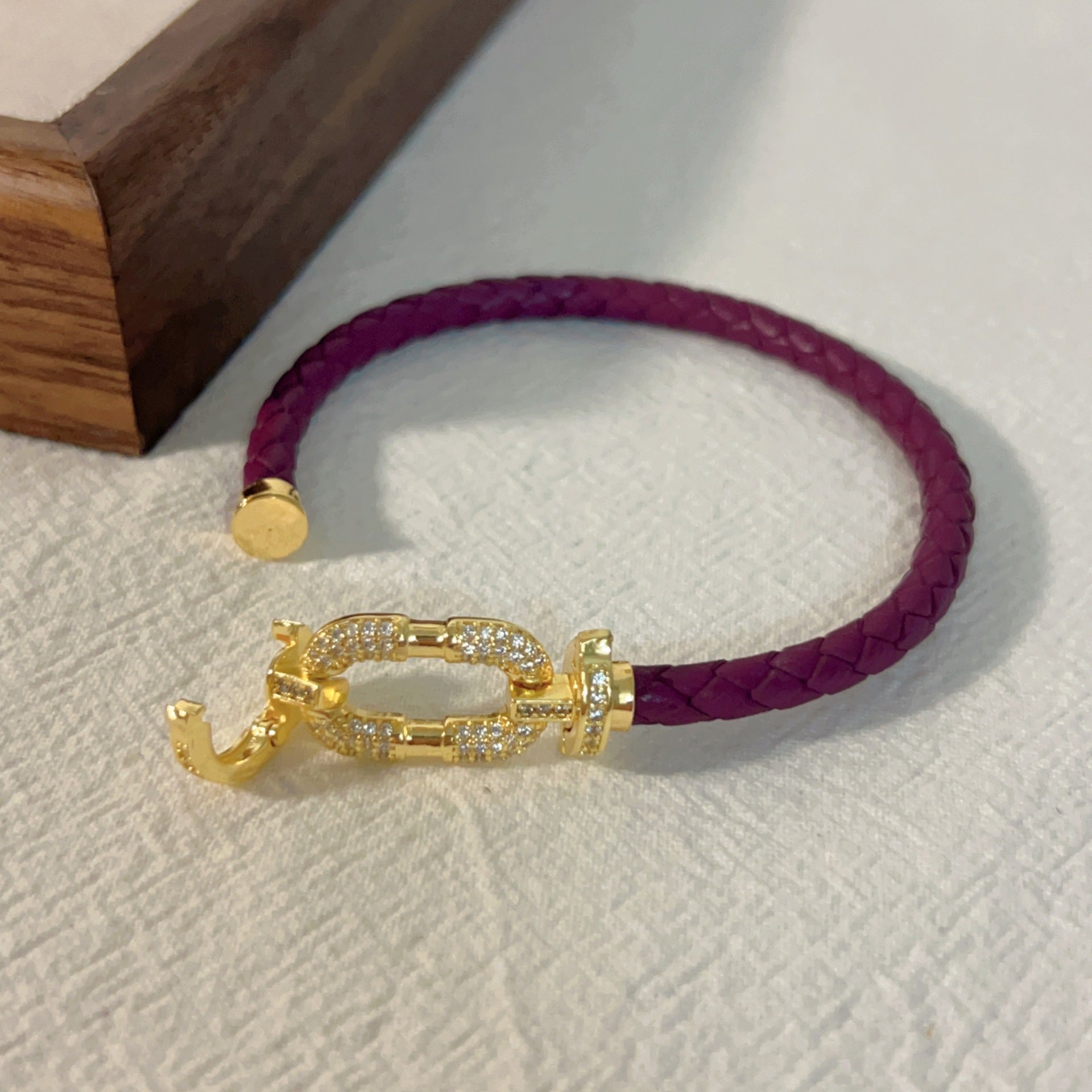 18K Gold Copper Micro-inlaid Vachette Clasp Red Rope Bracelet