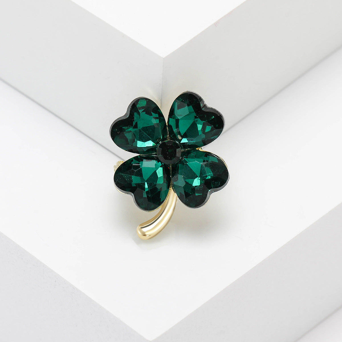 Broche de trébol de cuatro hojas con diamantes de imitación en forma de corazón, sencillo y compacto, a la moda