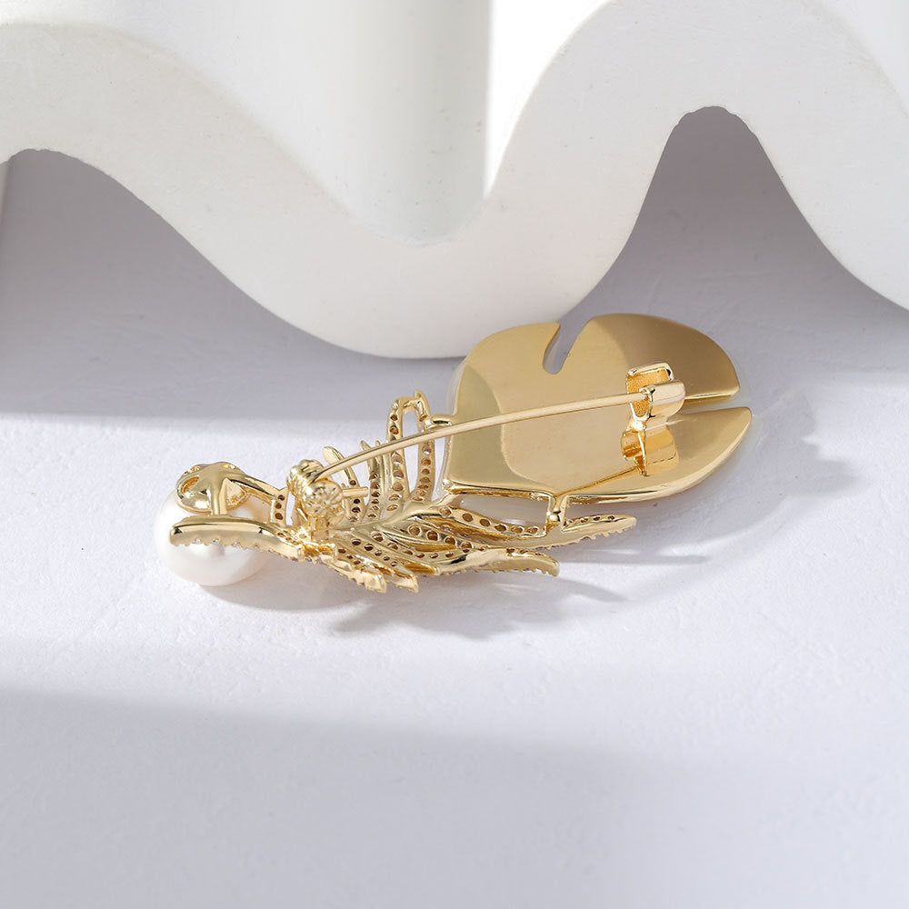 Luxury Seashell Natural Freshwater Pearl Brooch