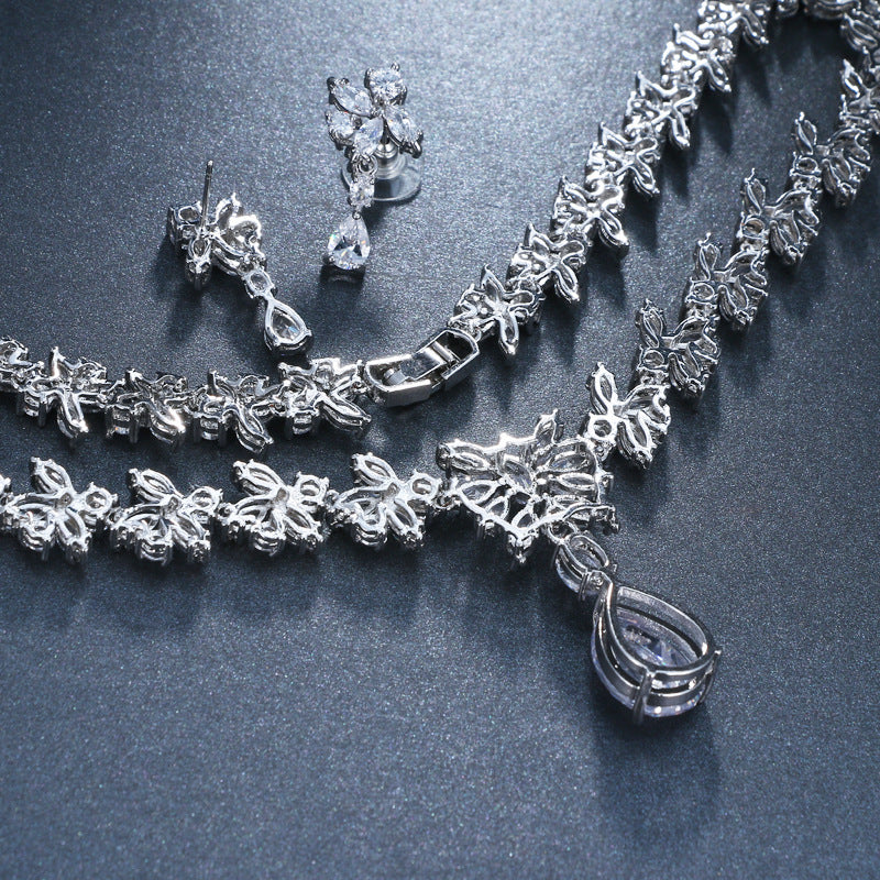 Exquisites Zirkon-Halsketten-Ohrring-Set