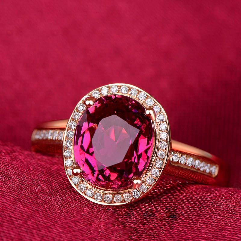Ringe mit roten Rubinen, Edelsteinen und Diamanten