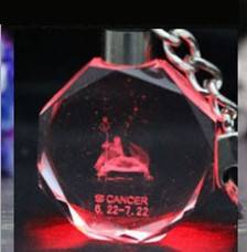 Llavero con colgante de cristal intermitente