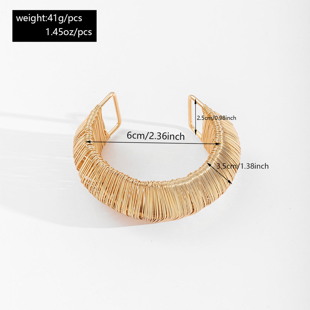 Pulsera en C de aleación cepillada y diseño exagerado