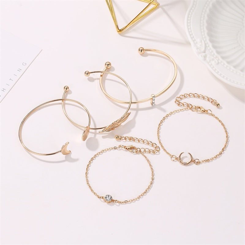 Juego de cinco pulseras para mujer estilo bohemio punk, con luna, hoja, cristal, proteína y pulseras de playa bohemias