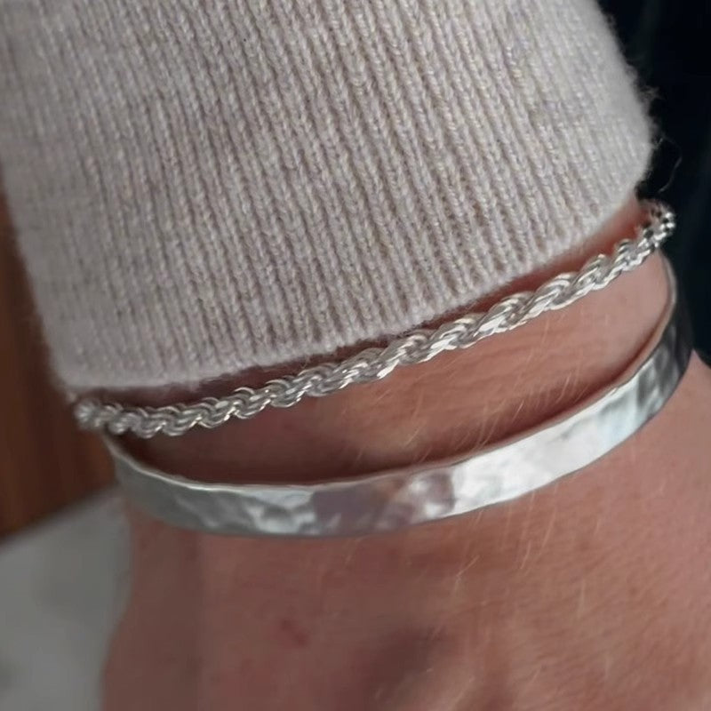 Pulsera sencilla unisex de personalidad retorcida