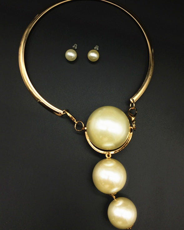 Große Perlenanhänger-Halskette Überdimensionierter Schmuck