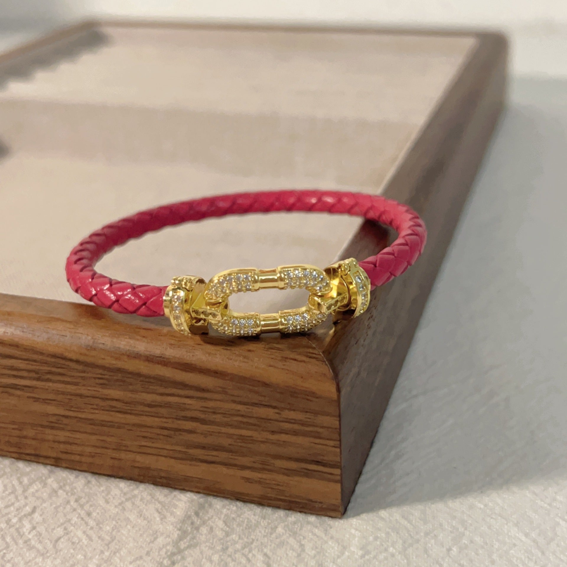 18K Gold Copper Micro-inlaid Vachette Clasp Red Rope Bracelet