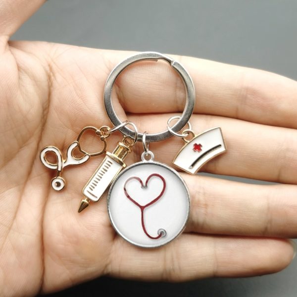 Llavero de jeringa y estetoscopio para personal médico