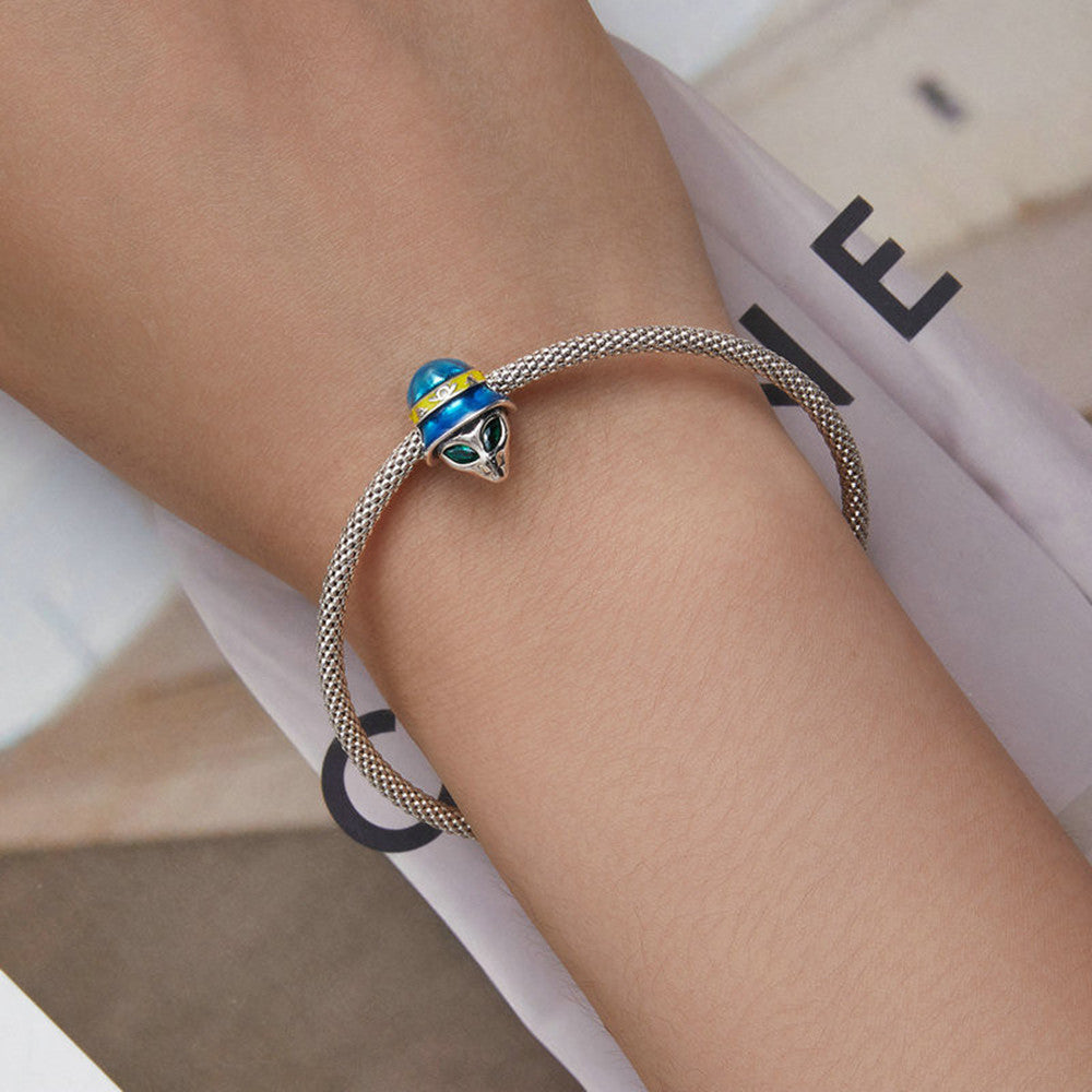 Entwirf ein weirdes Alien-Armband mit Perlen, geheimnisvoll