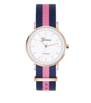 Liebhaber beobachten Frauenmodetrend Koreanische Version der einfachen Freizeit männliche Studenten Quarzuhr Nylon-Segeltuchband heißer Verkauf