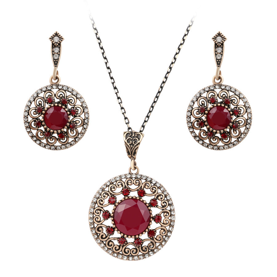 Bridal suit new style genuine Luo Yang set jewelry, hollowed out with resin, diamond necklace, earring two sets