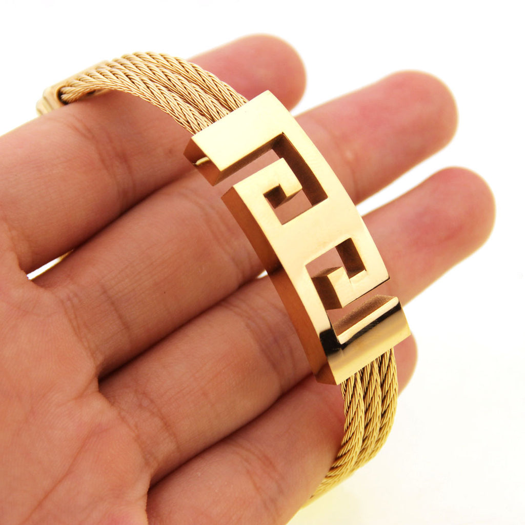 Armband aus geflochtenem Hanfseil mit drei Ringen