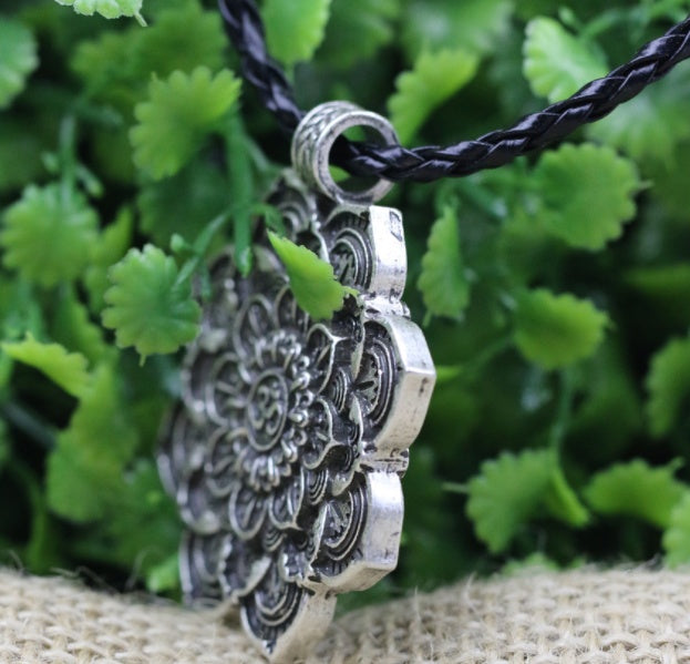 LANGHONG Tibet Spirituelle Halskette Tibet Mandala Anhänger Halskette Geometrie Amulett Religiöser Schmuck