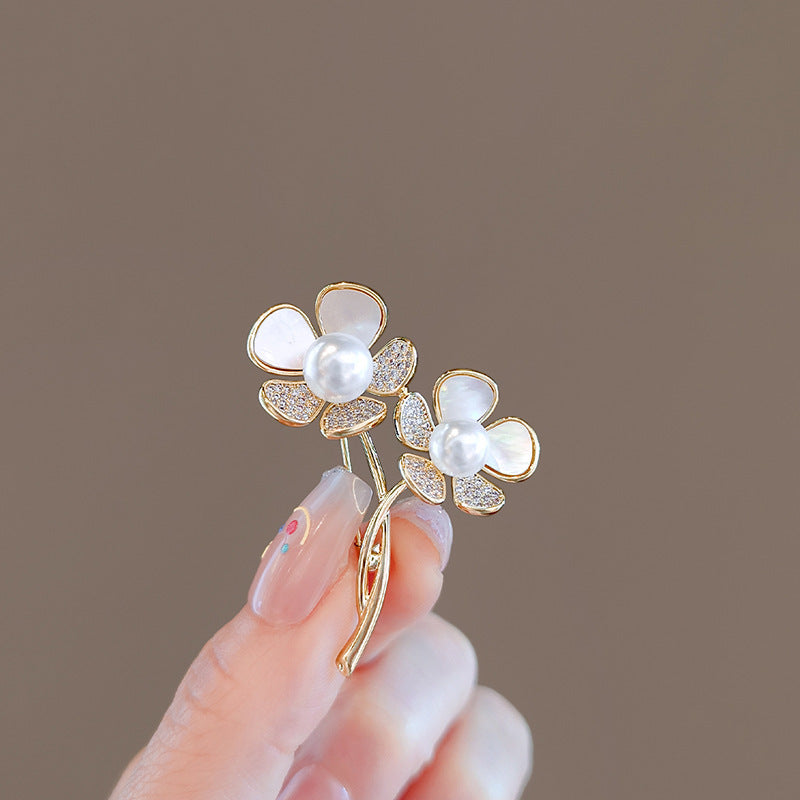 Nuevo Broche de Aleación de Alta Sensación de Nicho de Alta Gama, Pin para Abrigo y Traje, Corsage Versátil de Alta Gama