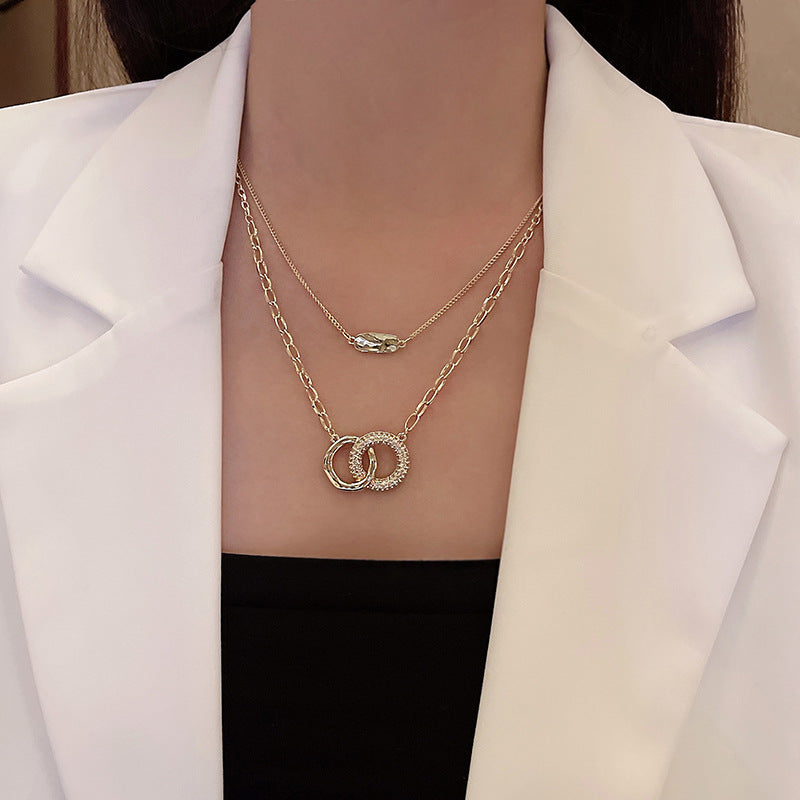 Collar de doble capa versátil con dos anillos para mujer