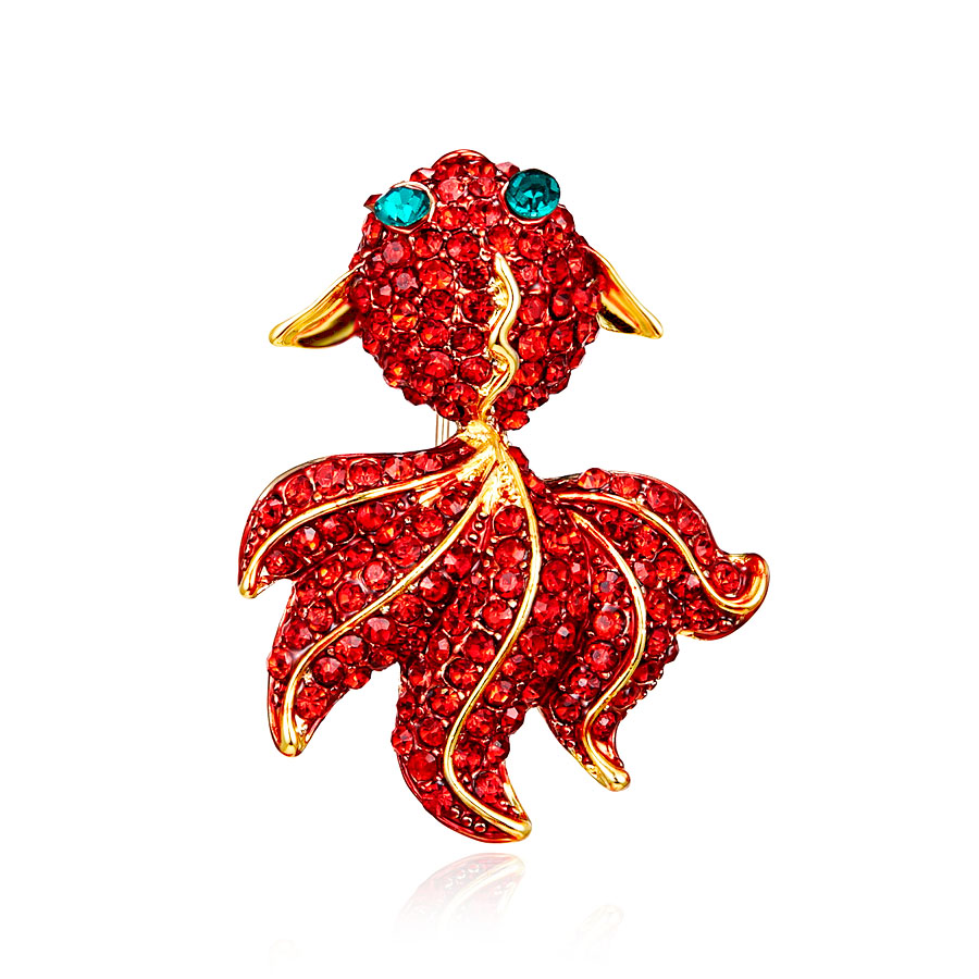 Broche de pedrería de carpa koi roja para traje o abrigo de festival