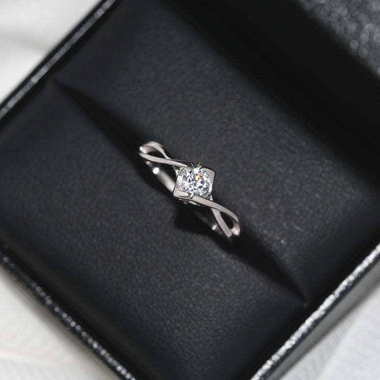 S925 Sterlingsilber Damen Simulationsdiamantring 20 Punkte Zirkon Ehering Liebe Hohl Herz Acht Pfeile Weißgoldring Schmuck