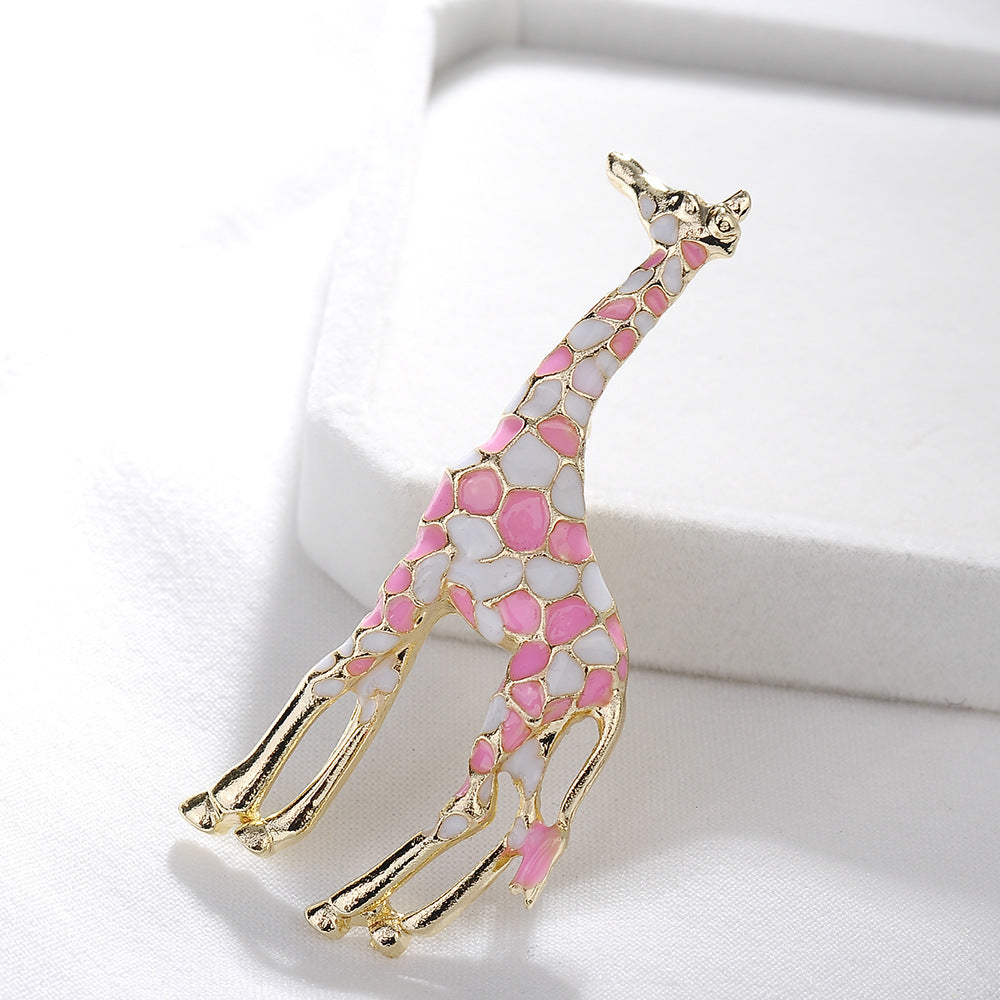 Giraffe brooch pin