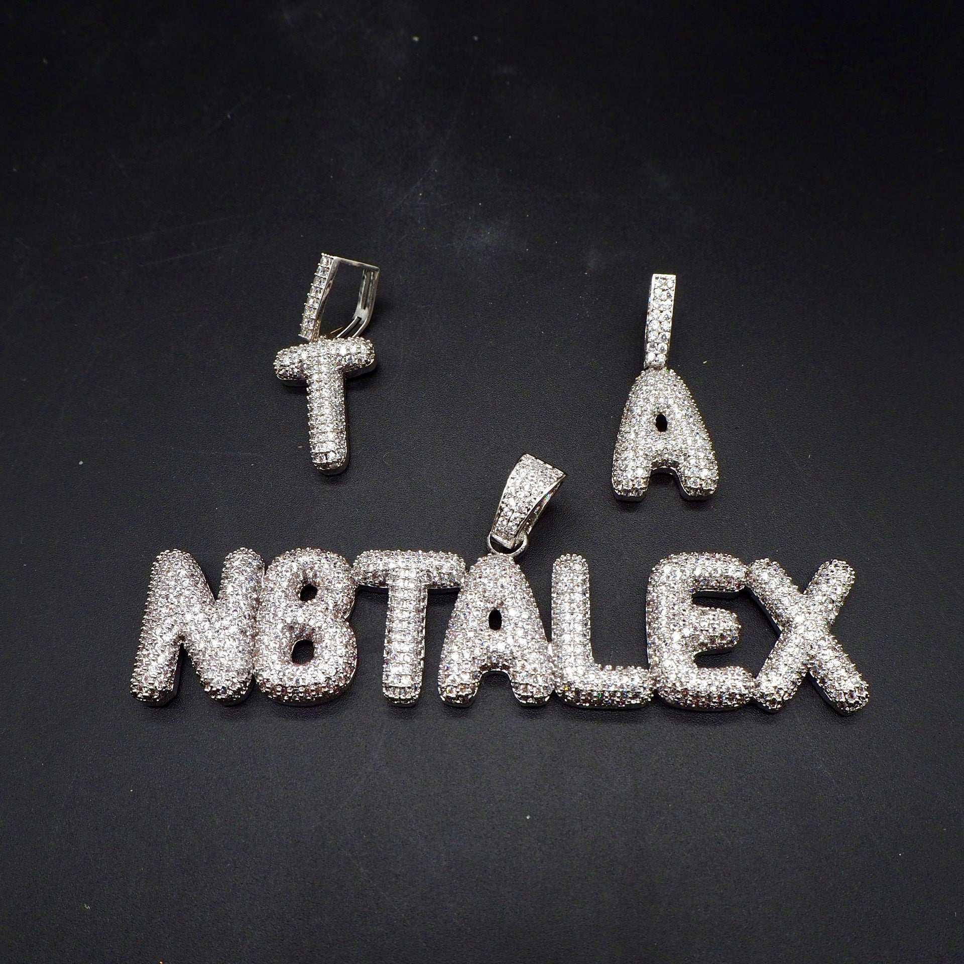 Buchstaben-Halskette