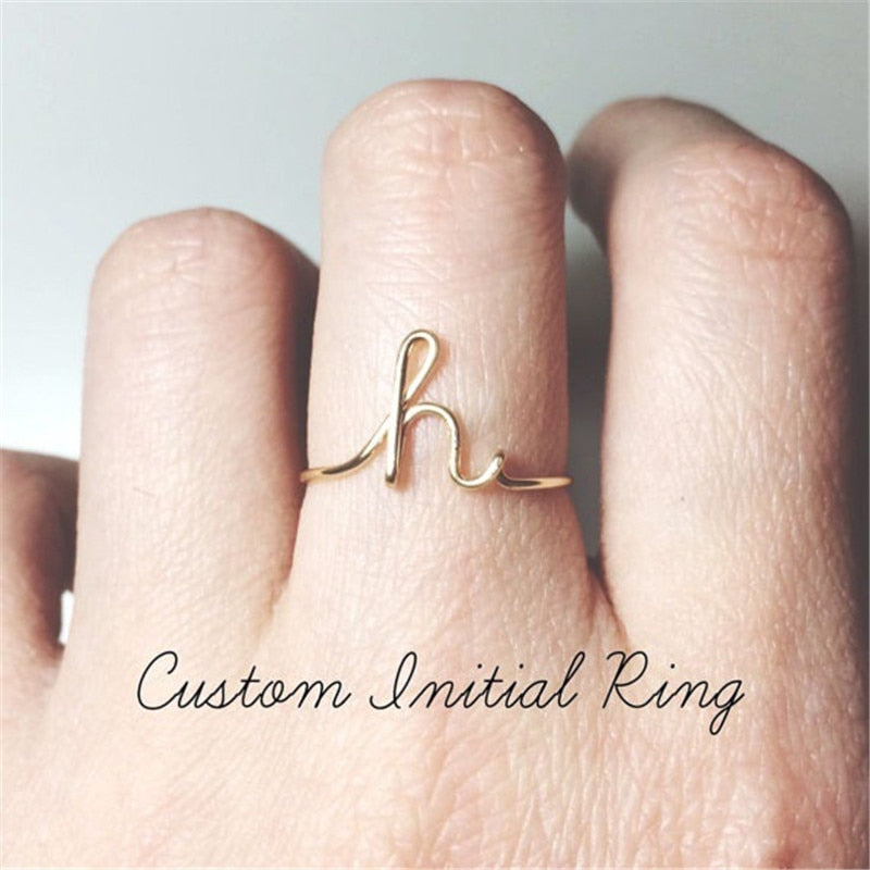 Anillos de nombre inicial de 26 letras A-Z unisex en color oro y plata para mujeres y hombres, de aleación geométrica creativa, venta al por mayor de joyería