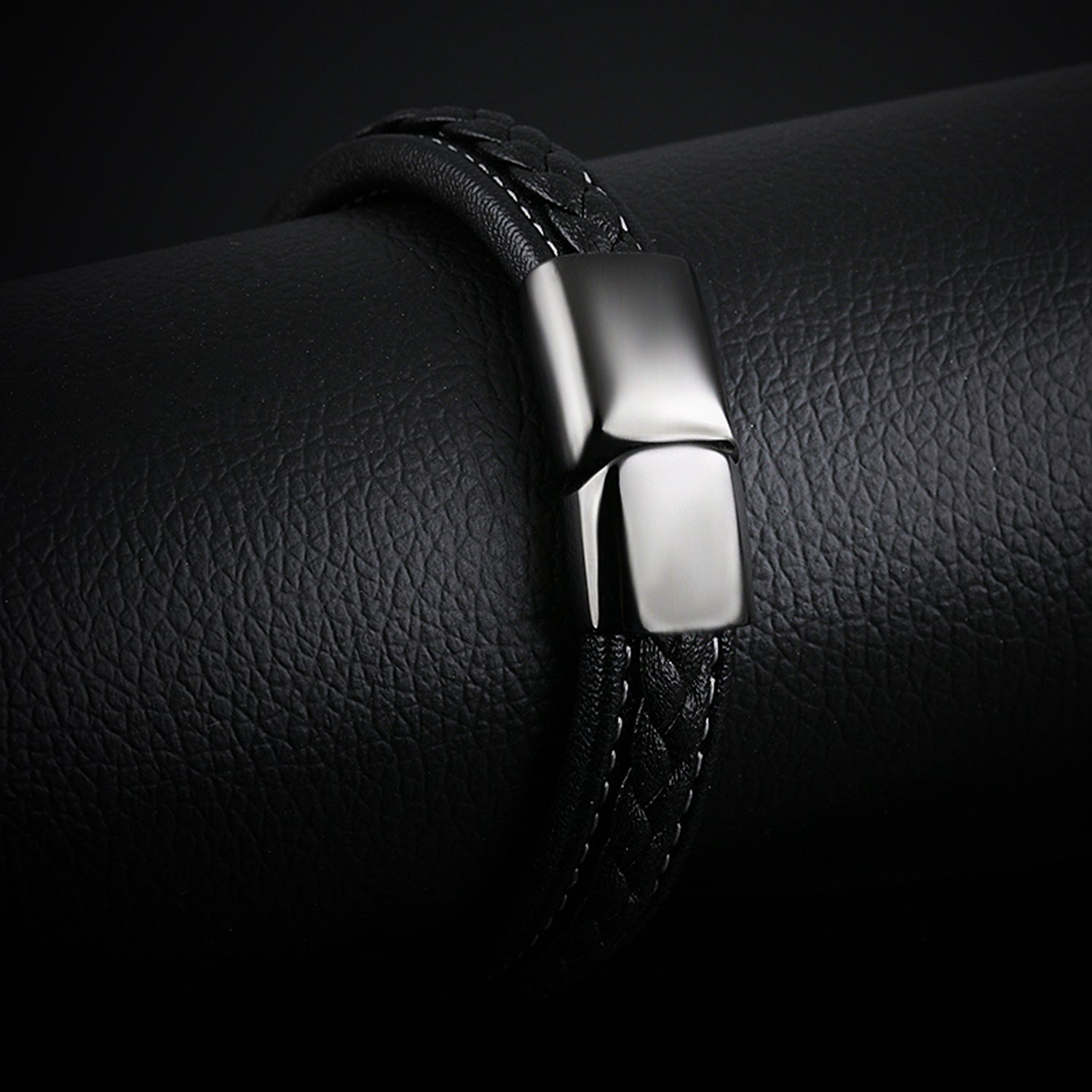 Armband aus schwarzem Titanstahl