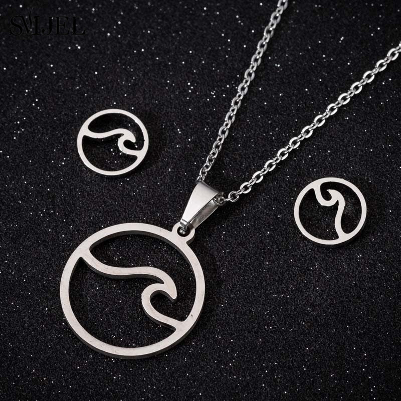 Halskette und Ohrringe dreiteiliger Schmuck