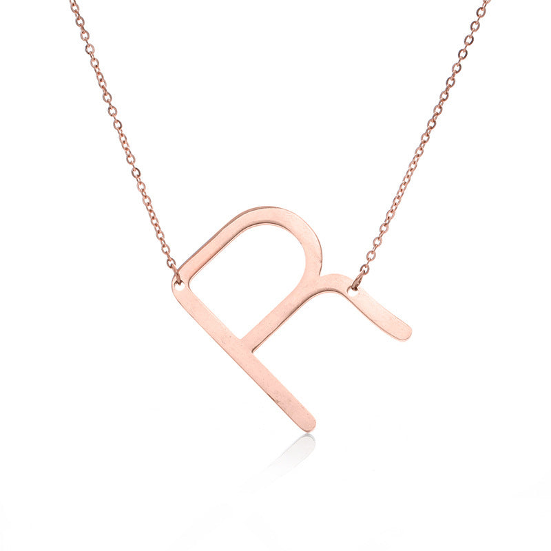 Fabuloso collar con colgante de letra inicial de acero inoxidable chapado en oro rosa