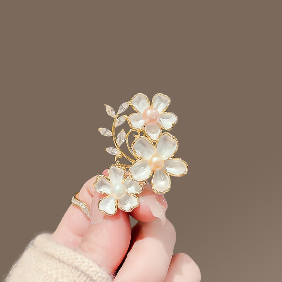 Nuevo Broche de Aleación de Alta Sensación de Nicho de Alta Gama, Pin para Abrigo y Traje, Corsage Versátil de Alta Gama