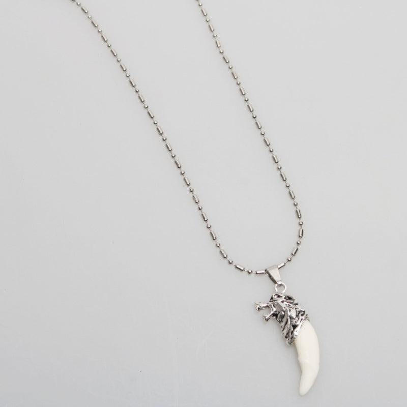 Versión coreana del collar de pinchos vintage para hombre