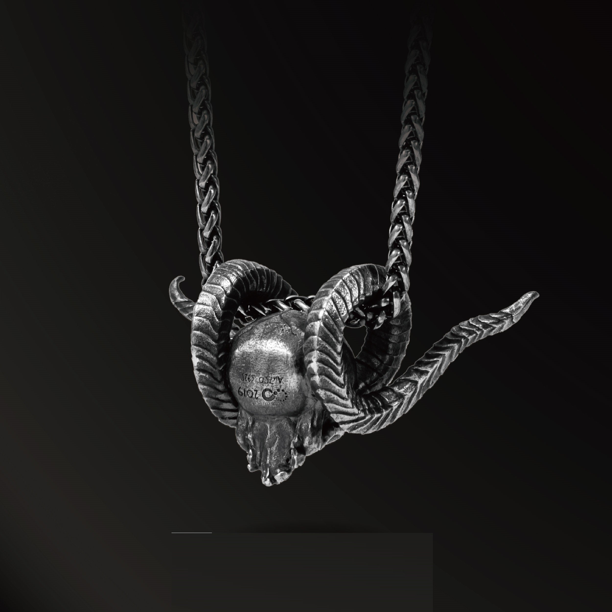 Collar punk de plata 925 antiguo con colgante incrustado de oro de 18k