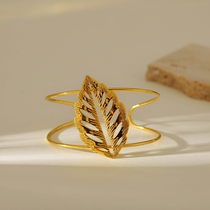 Exaggerated Inlaid Zircon Three-dimensional Butterfly Leaves Open Bracelet