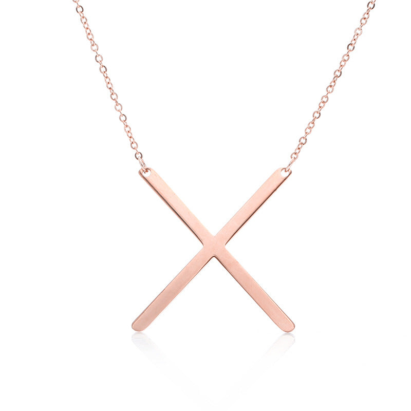 Fabuloso collar con colgante de letra inicial de acero inoxidable chapado en oro rosa