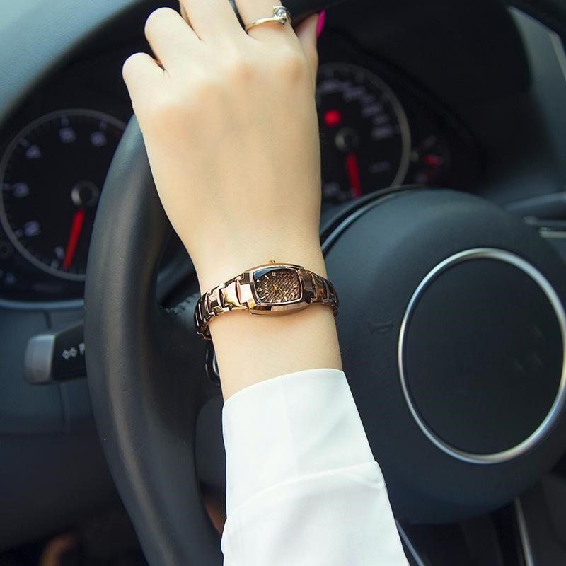 Reloj de cuarzo de acero de tungsteno impermeable para mujer