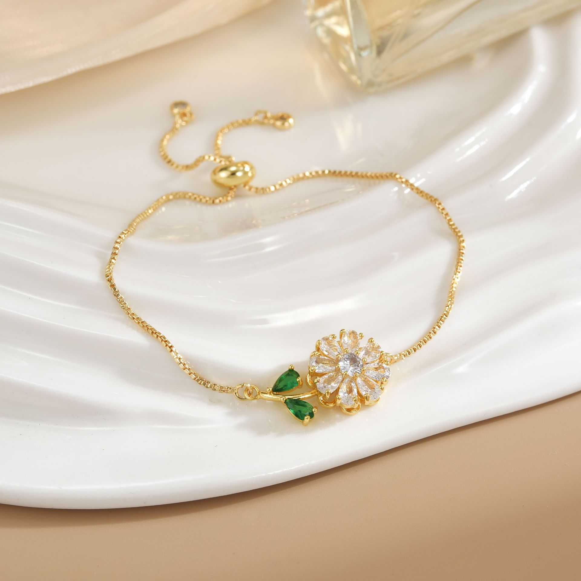 Simple Rotatable Flower Color-preserving Pure Copper Gold-plated Bracelet