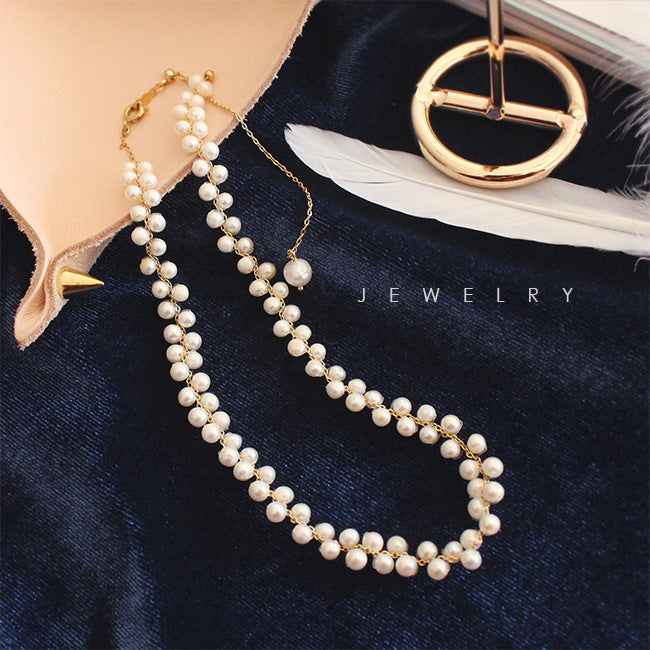 Collar de perlas tejido a mano