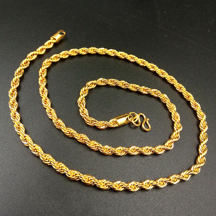 Collar de oro con cuerda de cáñamo