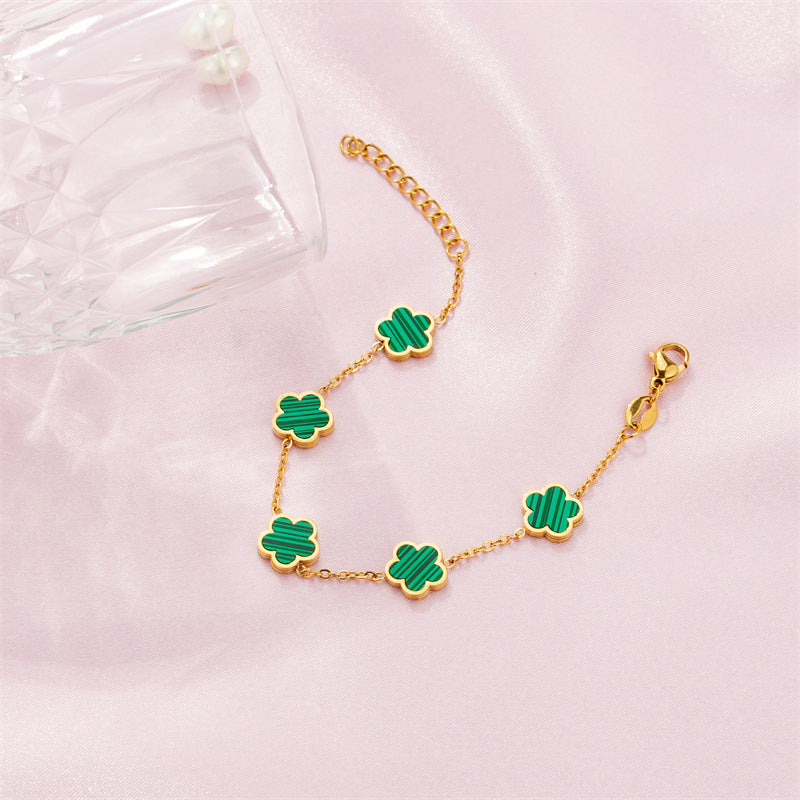 Pequeña pulsera de oro con flor de goma de gota verde, fresca y encantadora.