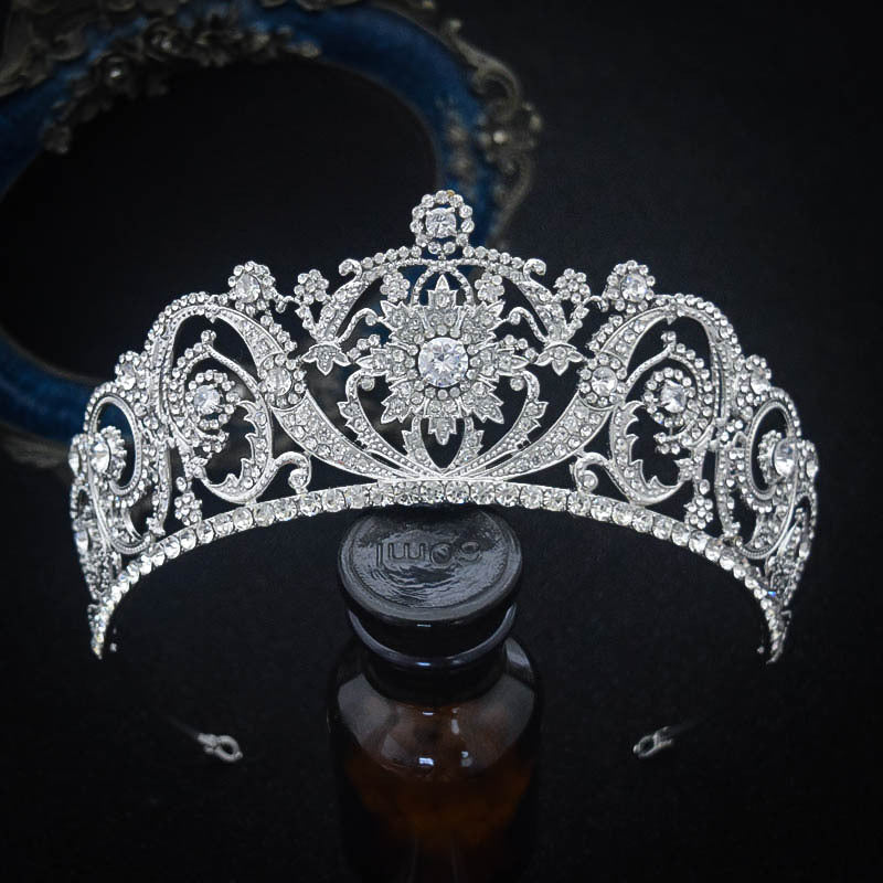 Tocado de moda de novia con circonitas