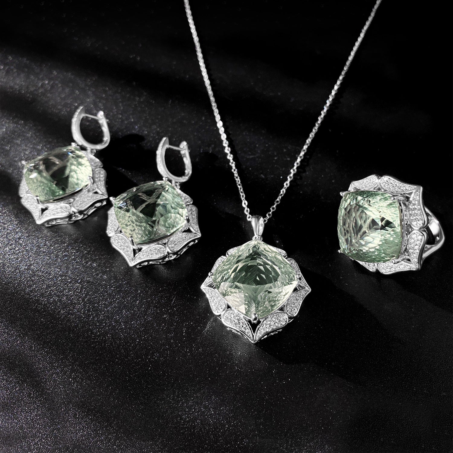 Luxuriöse Pulloverkette Femininität S925 Silber Set Großer natürlicher grüner Kristallanhänger Hochwertiger Schmuck