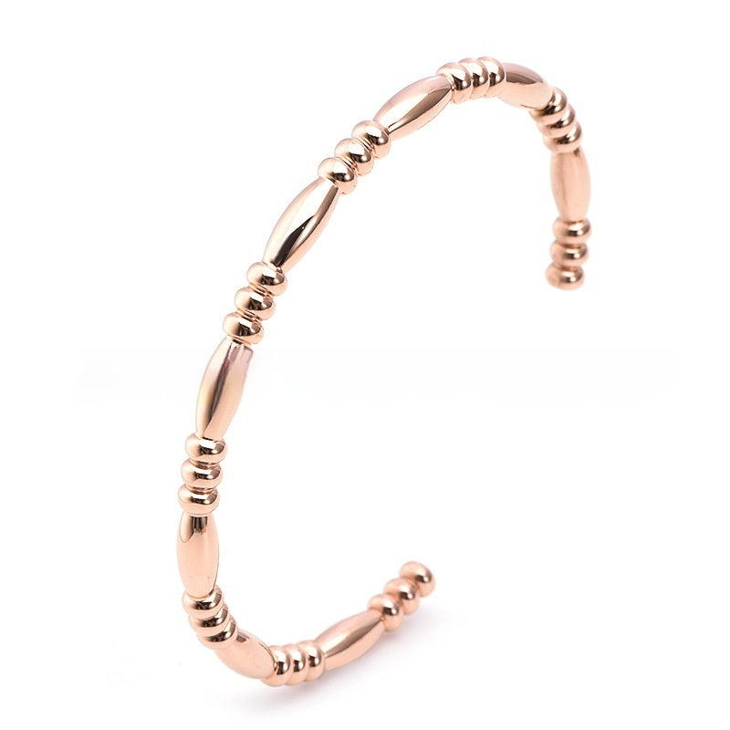 Pulsera en C con cuentas de bambú y trigo