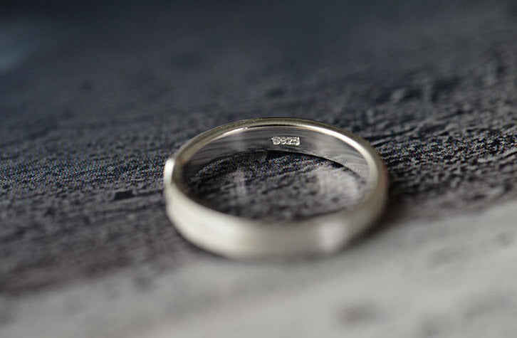Anillo de Plata de Ley de Flecha Cepillada para Parejas