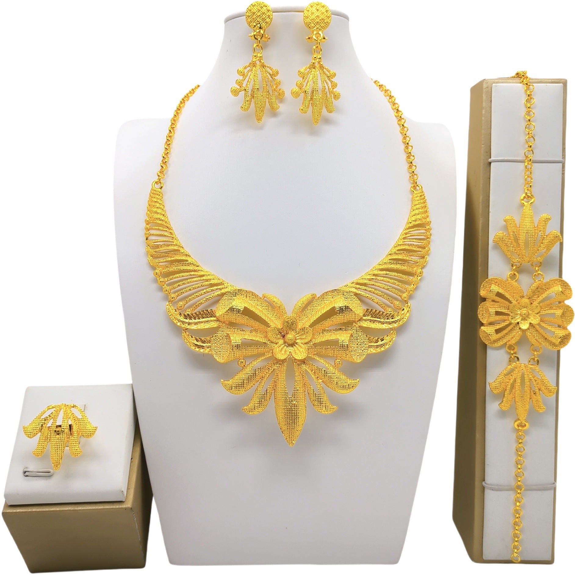 Juego de cuatro piezas de joyería de oro de 24 quilates: collar, pulsera, pendientes y anillo