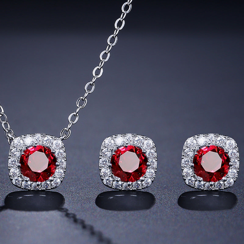 Schmuckset: Halskette und Ohrstecker mit Dreieck-Motiv